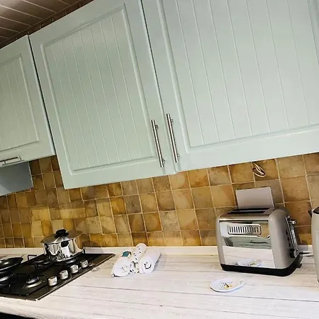 Cheerful 3 Bedroom home in Wigan - Ince - sleeps 7 Buitenkant foto