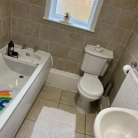 Cheerful 3 Bedroom home in Wigan - Ince - sleeps 7 Buitenkant foto