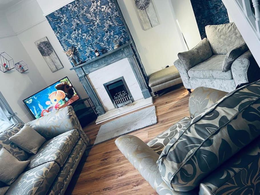 The White House: Cheerful 3-bedroom In Wigan * Ince-in-Makerfield