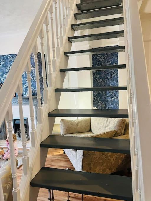 Holiday home The White House: Cheerful 3-bedroom In Wigan *