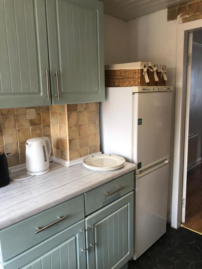The White House: Cheerful 3-bedroom In Wigan *